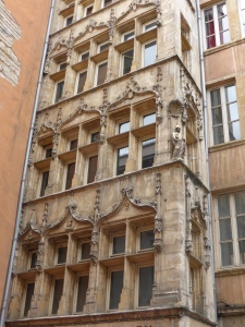 Corner tower of 14, rue Lainerie