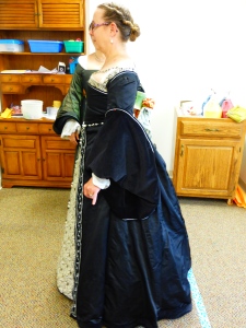 Side view of the 1532 gown: gotta love that black silk satin breathing in the light and selectively bouncing it back 